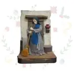 Figura con Movimiento Mujer con Escoba